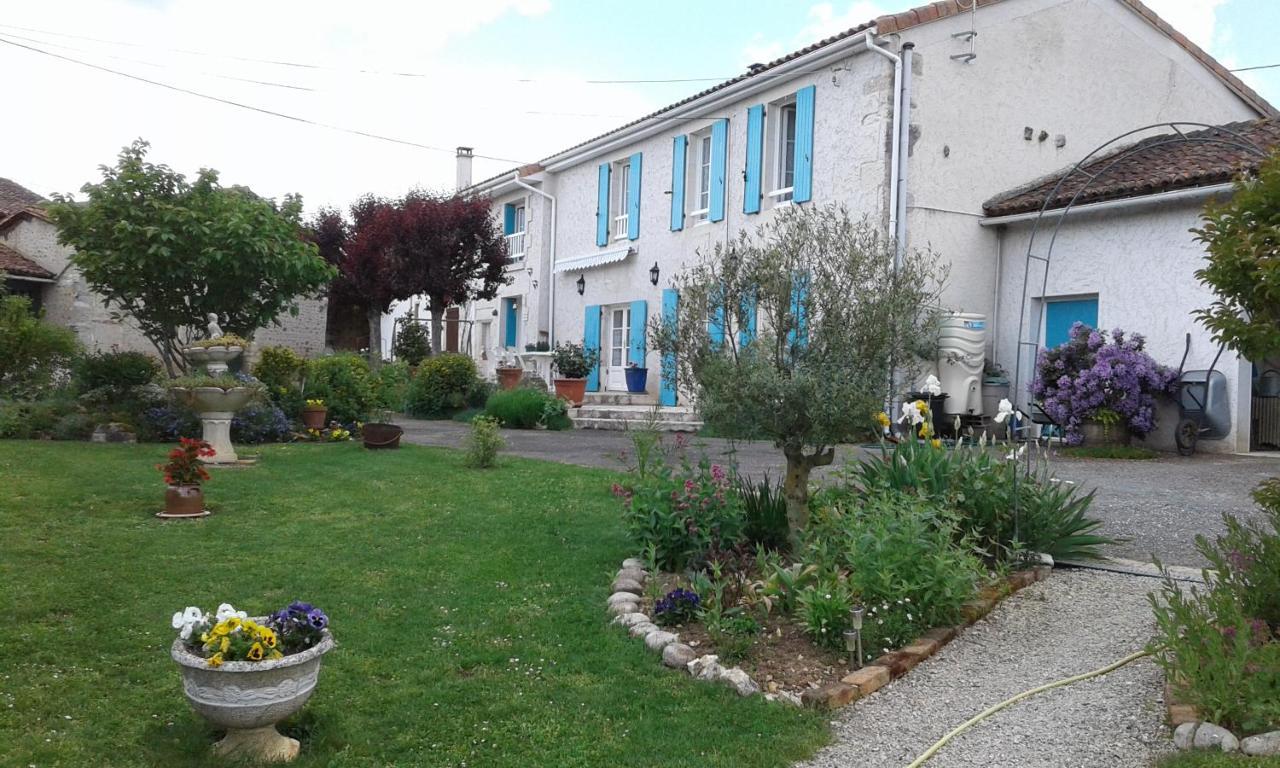 Bed and Breakfast Les Hirondelles Du Paradis 6 Rue Des Oiseaux Beaulieu-sur-Sonnette Exterior foto